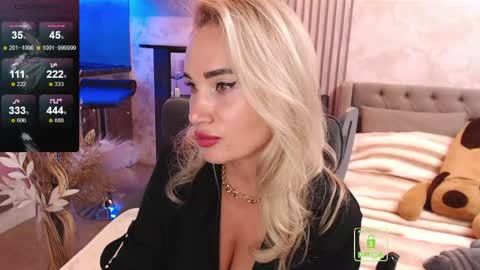 Snapshot of cuddlylina chatting on May 24, 6:13 pm CuddlyLina online show from May 24, 6:13 pm