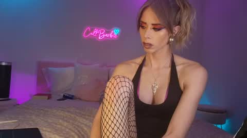 Snapshot of cult_barbie93 chatting on June 27, 3:33 am Cult Barbie online show from June 27, 3:33 am