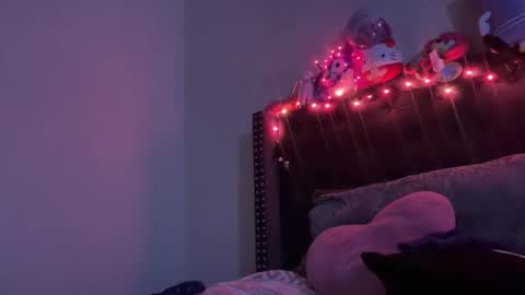 cum2charmxx online show from October 23, 2:22 am