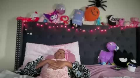 cum2charmxx online show from October 31, 2:40 pm