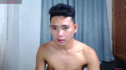 Snapshot of cum2myworld_ chatting on June 18, 12:00 am cum2myworld_ online show from June 18, 12:00 am