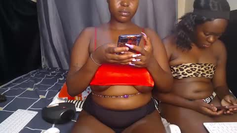 Snapshot of cum_central chatting on February 19, 5:05 am cum_central online show from February 19, 5:05 am