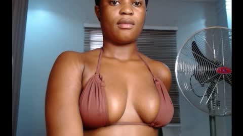 Snapshot of cum_ebony_petitxx chatting on September 12, 7:30 am cath online show from September 12, 7:30 am