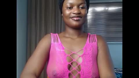 Snapshot of cum_ebony_petitxx chatting on December 4, 7:17 am cath online show from December 4, 7:17 am