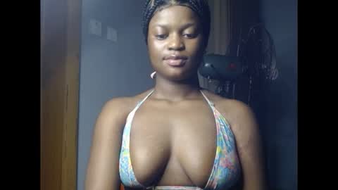 Snapshot of cum_ebony_petitxx chatting on December 5, 3:37 am cath online show from December 5, 3:37 am