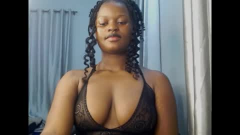 Snapshot of cum_ebony_petitxx chatting on April 28, 7:02 am cath online show from April 28, 7:02 am