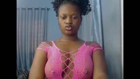 Snapshot of cum_ebony_petitxx chatting on May 3, 6:08 am cath online show from May 3, 6:08 am