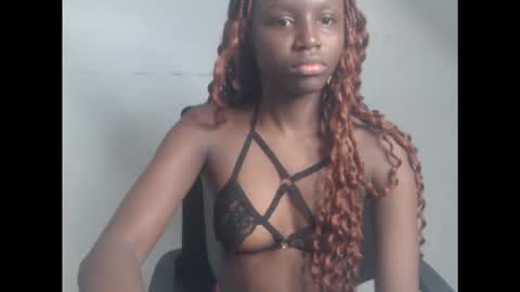Snapshot of cum_ebony_xsecret chatting on December 15, 7:23 am sophie online show from December 15, 7:23 am