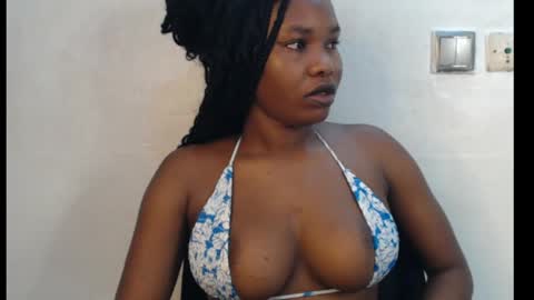 Snapshot of cum_ebony_xxxpetit chatting on June 1, 1:07 am Teeha online show from June 1, 1:07 am