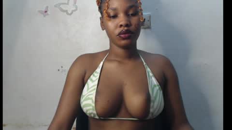 Snapshot of cum_ebony_xxxpetit chatting on June 10, 1:50 am Teeha online show from June 10, 1:50 am