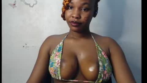 Snapshot of cum_ebony_xxxpetit chatting on June 12, 1:59 am Teeha online show from June 12, 1:59 am