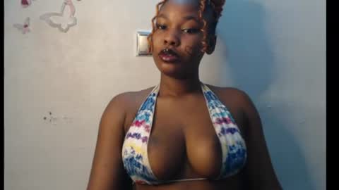 Snapshot of cum_ebony_xxxpetit chatting on June 13, 1:14 am Teeha online show from June 13, 1:14 am