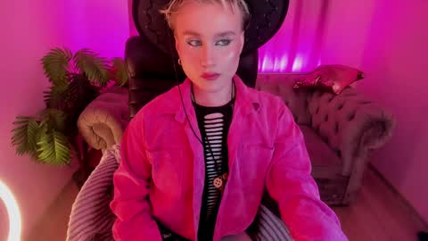 Snapshot of cumboydoll chatting on April 29, 2:32 pm Ellio online show from April 29, 2:32 pm