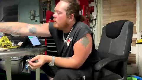 Snapshot of cumdaddyy92 chatting on April 18, 4:49 am cumdaddyy92 online show from April 18, 4:49 am