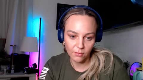 cumguzzlingskank online show from March 16, 5:44 am