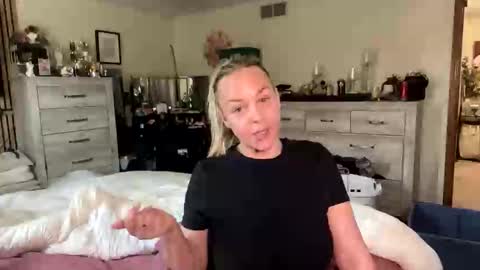 cumguzzlingskank online show from May 19, 5:08 pm