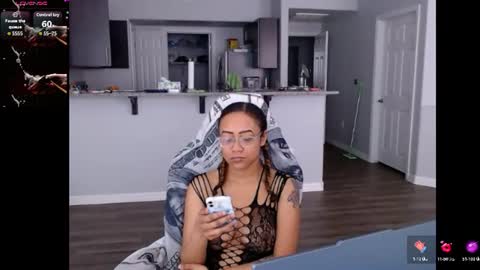 Snapshot of cumplzqueen chatting on June 12, 7:57 pm Nia Reese online show from June 12, 7:57 pm