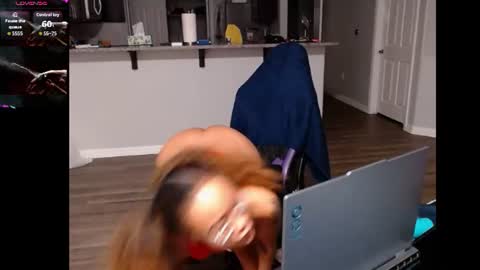 Snapshot of cumplzqueen chatting on June 27, 7:46 am Nia Reese online show from June 27, 7:46 am