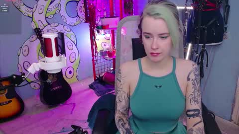 Snapshot of cumpotikeve chatting on March 20, 3:55 am CUMpotikEve online show from March 20, 3:55 am