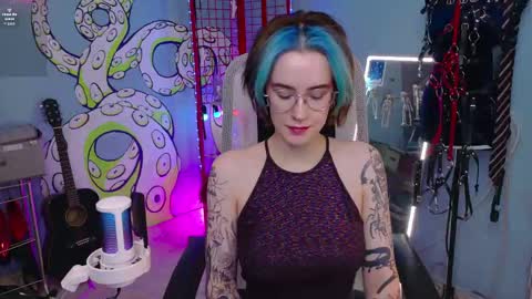 Snapshot of cumpotikeve chatting on April 19, 5:18 am CUMpotikEve online show from April 19, 5:18 am
