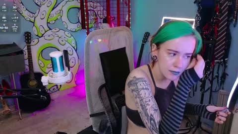 Snapshot of cumpotikeve chatting on May 23, 3:45 am CUMpotikEve online show from May 23, 3:45 am