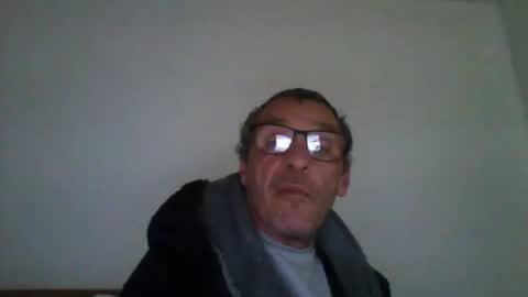 Snapshot of cumseeme002 chatting on April 11, 3:27 pm Alan online show from April 11, 3:27 pm