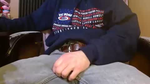 Snapshot of cumshard35 chatting on December 18, 10:05 pm cumshard35 online show from December 18, 10:05 pm