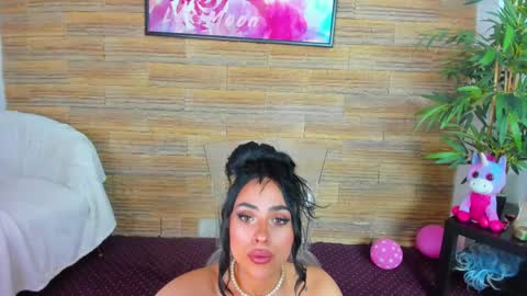 Snapshot of cupcake_izzy chatting on May 17, 7:10 pm cupcake_izzy online show from May 17, 7:10 pm
