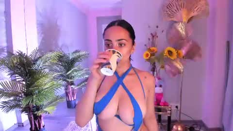 Snapshot of cupcake_izzy chatting on June 26, 7:51 pm cupcake_izzy online show from June 26, 7:51 pm