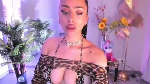 Snapshot of cupcake_izzy chatting on July 6, 6:10 pm cupcake_izzy online show from July 6, 6:10 pm