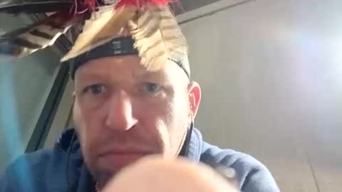 Snapshot of curious_slut_601 chatting on December 1, 7:35 am Feathers online show from December 1, 7:35 am