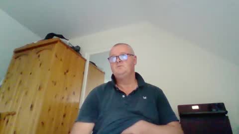 Snapshot of curiousax77 chatting on October 14, 12:50 pm curiousax77 online show from October 14, 12:50 pm