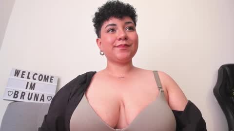 Snapshot of curly_cam_queen chatting on February 6, 7:18 pm Bruna online show from February 6, 7:18 pm