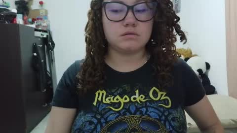 Snapshot of curly_greeneyed chatting on May 22, 1:24 am Vannesa online show from May 22, 1:24 am