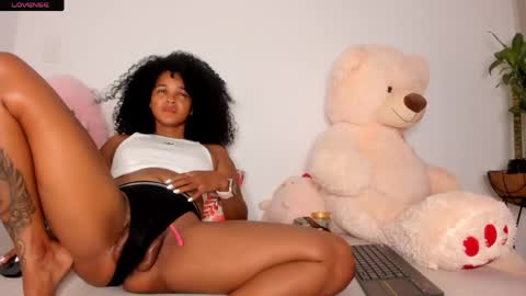 Snapshot of curly_sweett chatting on May 15, 10:50 pm Curly - OF- CURLY SWEETT online show from May 15, 10:50 pm