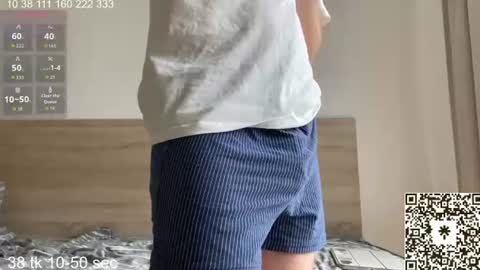 Snapshot of curlyboyy_ chatting on June 10, 12:15 pm Mike pvt is open online show from June 10, 12:15 pm