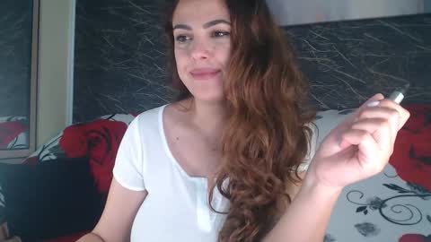 Snapshot of curlygirl35 chatting on November 17, 11:43 pm Valentina online show from November 17, 11:43 pm