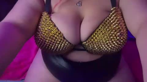 Snapshot of curlykaii55 chatting on January 9, 11:56 pm Kay online show from January 9, 11:56 pm