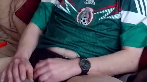 curvelover1977 online show from March 14, 2:33 pm