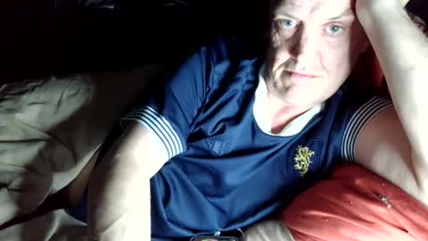 Snapshot of curvelover1977 chatting on May 17, 3:37 am curvelover1977 online show from May 17, 3:37 am