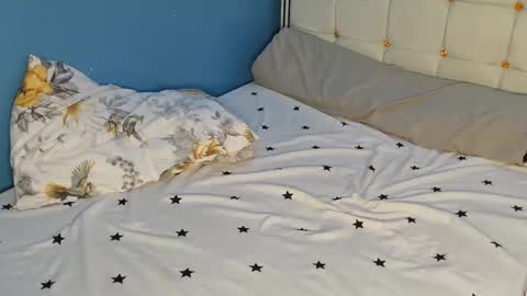 Snapshot of curvey_queen chatting on February 6, 1:47 pm Lolah online show from February 6, 1:47 pm