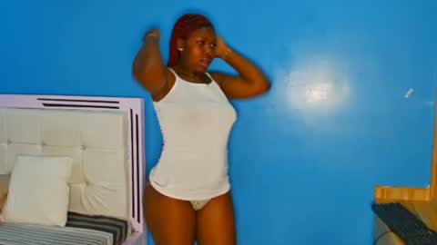 Snapshot of curvey_queen chatting on February 12, 9:10 pm Lolah online show from February 12, 9:10 pm