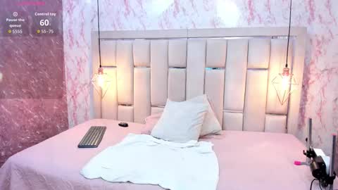 Snapshot of curvy_alyanna chatting on September 12, 11:43 am Alyanna  online show from September 12, 11:43 am