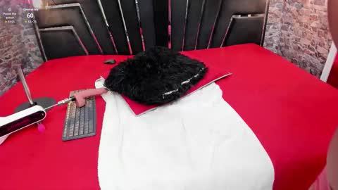 Snapshot of curvy_alyanna chatting on October 13, 1:11 pm Alyanna  online show from October 13, 1:11 pm