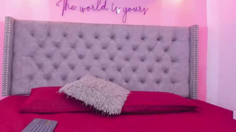 curvy_bigass18 online show from February 27, 8:42 pm