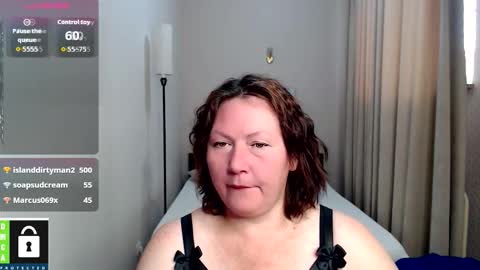 curvy_girlz online show from September 30, 5:01 am