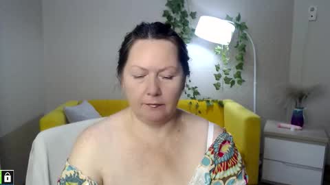 curvy_girlz online show from November 4, 5:23 pm