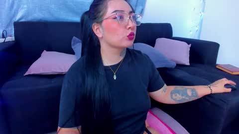 Snapshot of curvybaddie chatting on November 6, 2:45 am A online show from November 6, 2:45 am