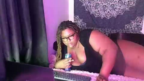 Snapshot of curvybcelinemixe chatting on February 20, 3:34 am Cline  online show from February 20, 3:34 am