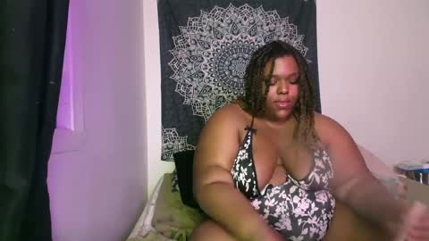 Snapshot of curvybcelinemixe chatting on February 25, 5:41 am Cline  online show from February 25, 5:41 am
